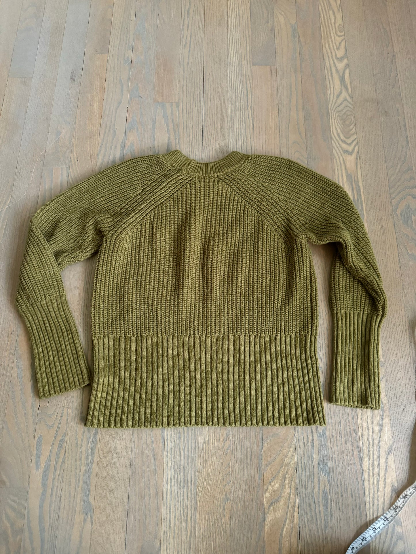avocado green sweater - XS