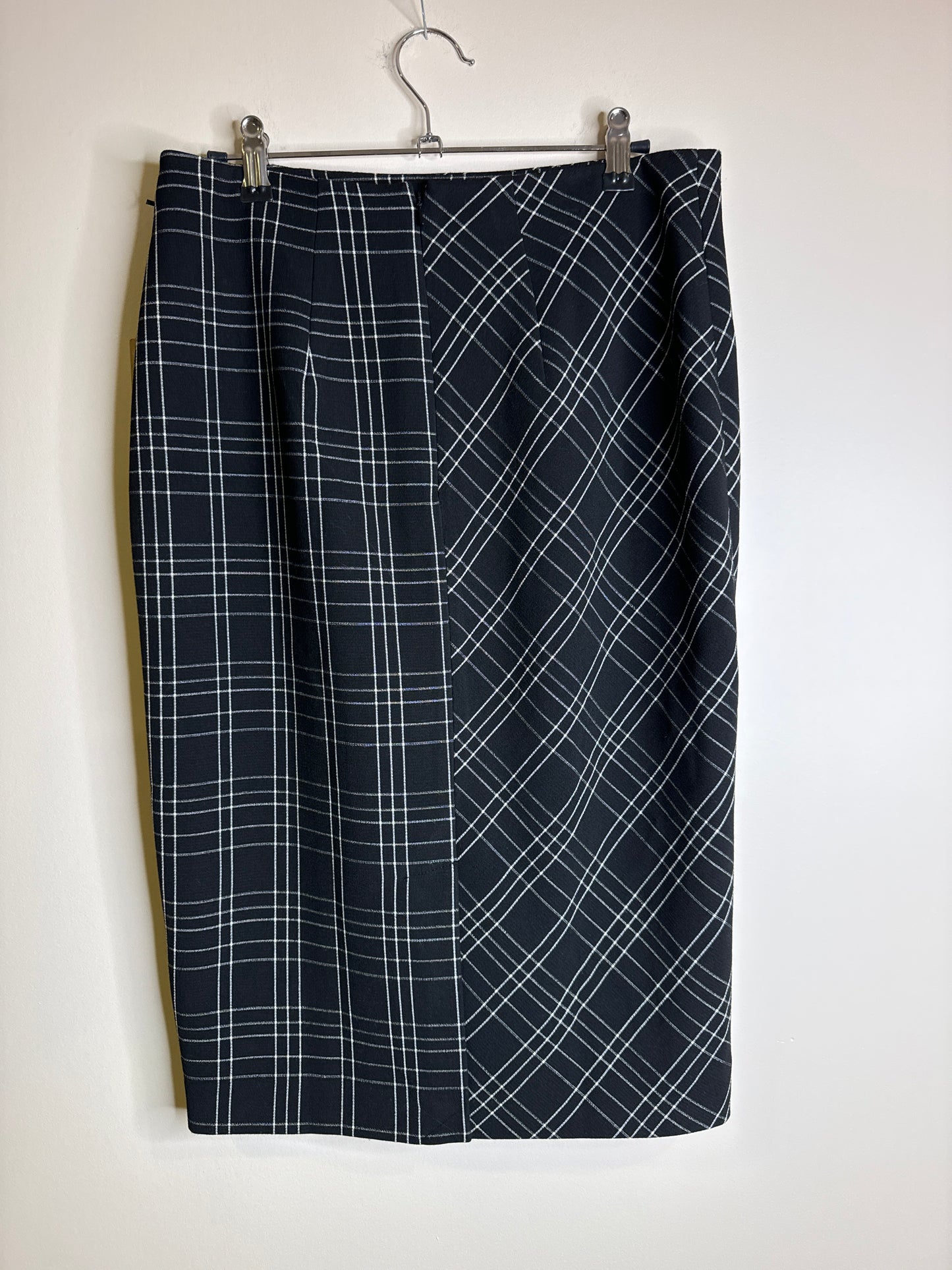 plaid midi pencil skirt NWT - size 6