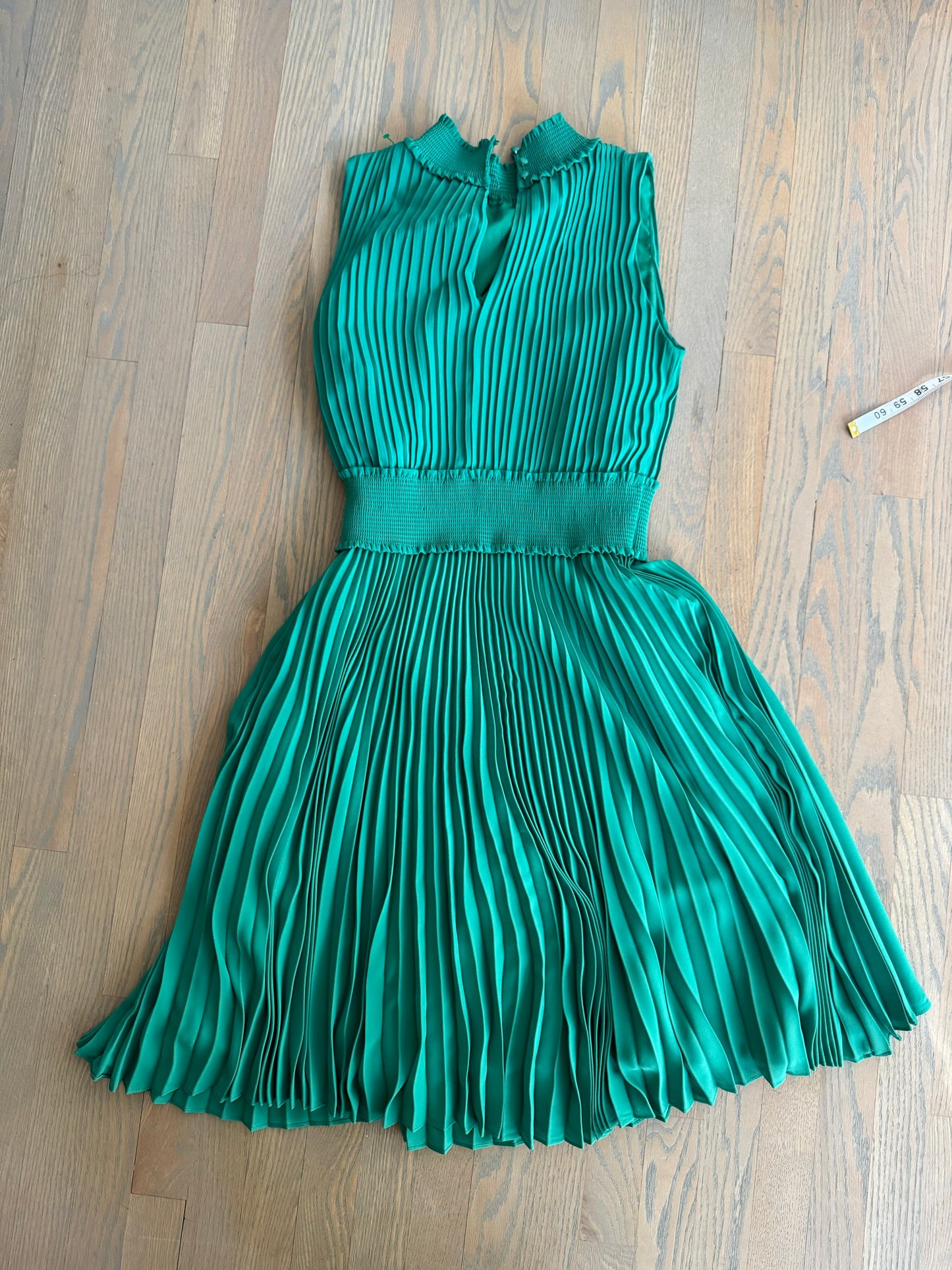 shamrock green pleated dress - size 12