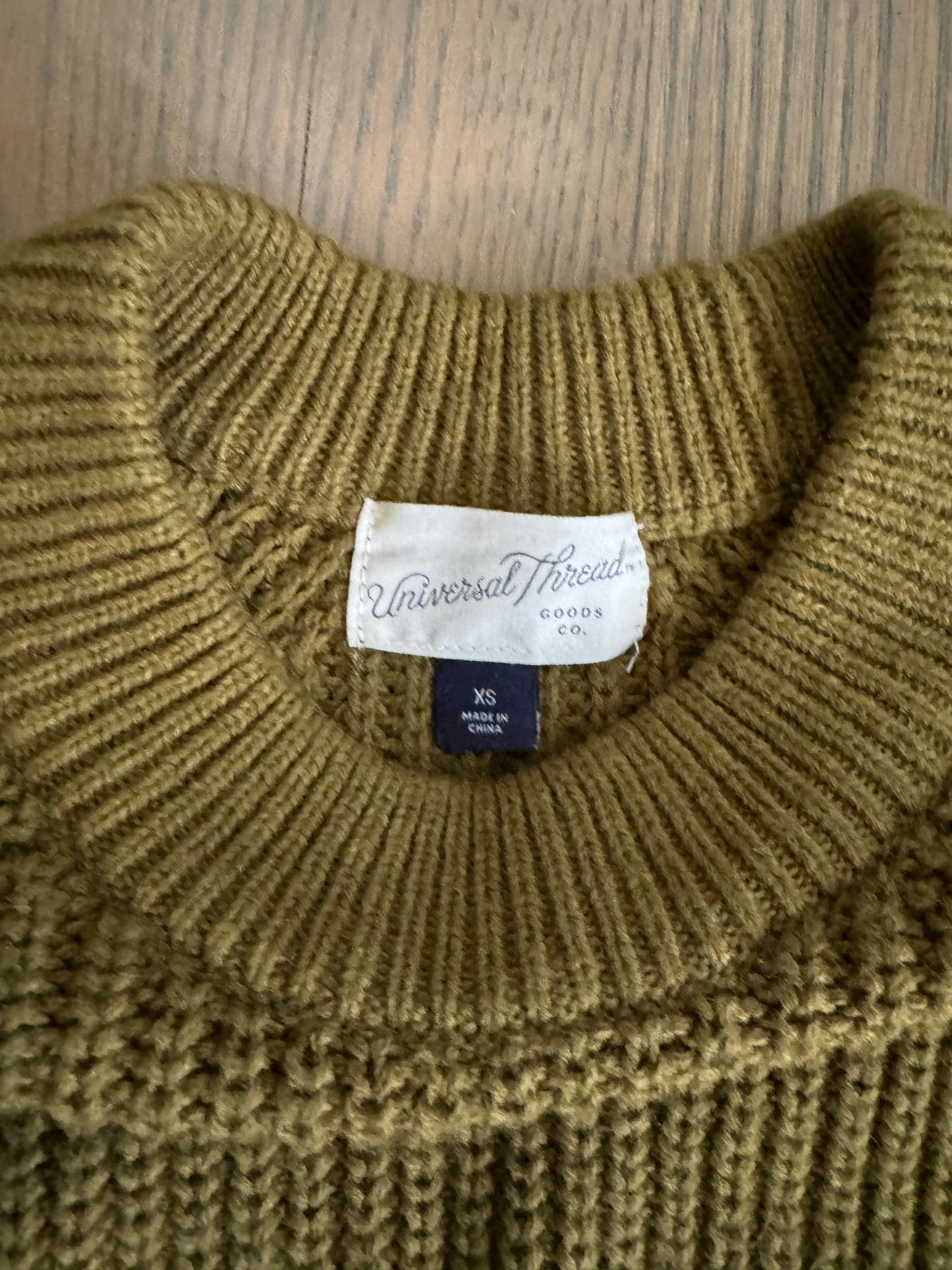avocado green sweater - XS