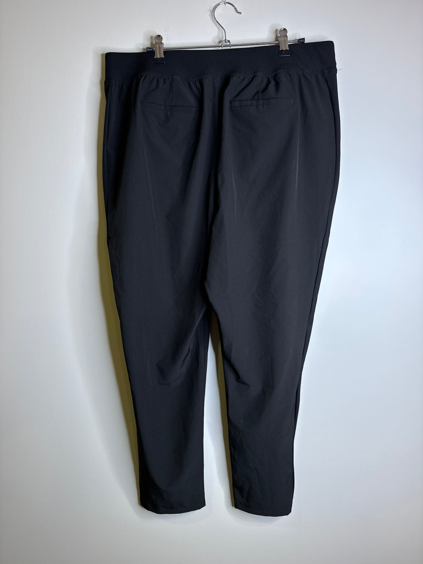 black lightweight pull on pant - large