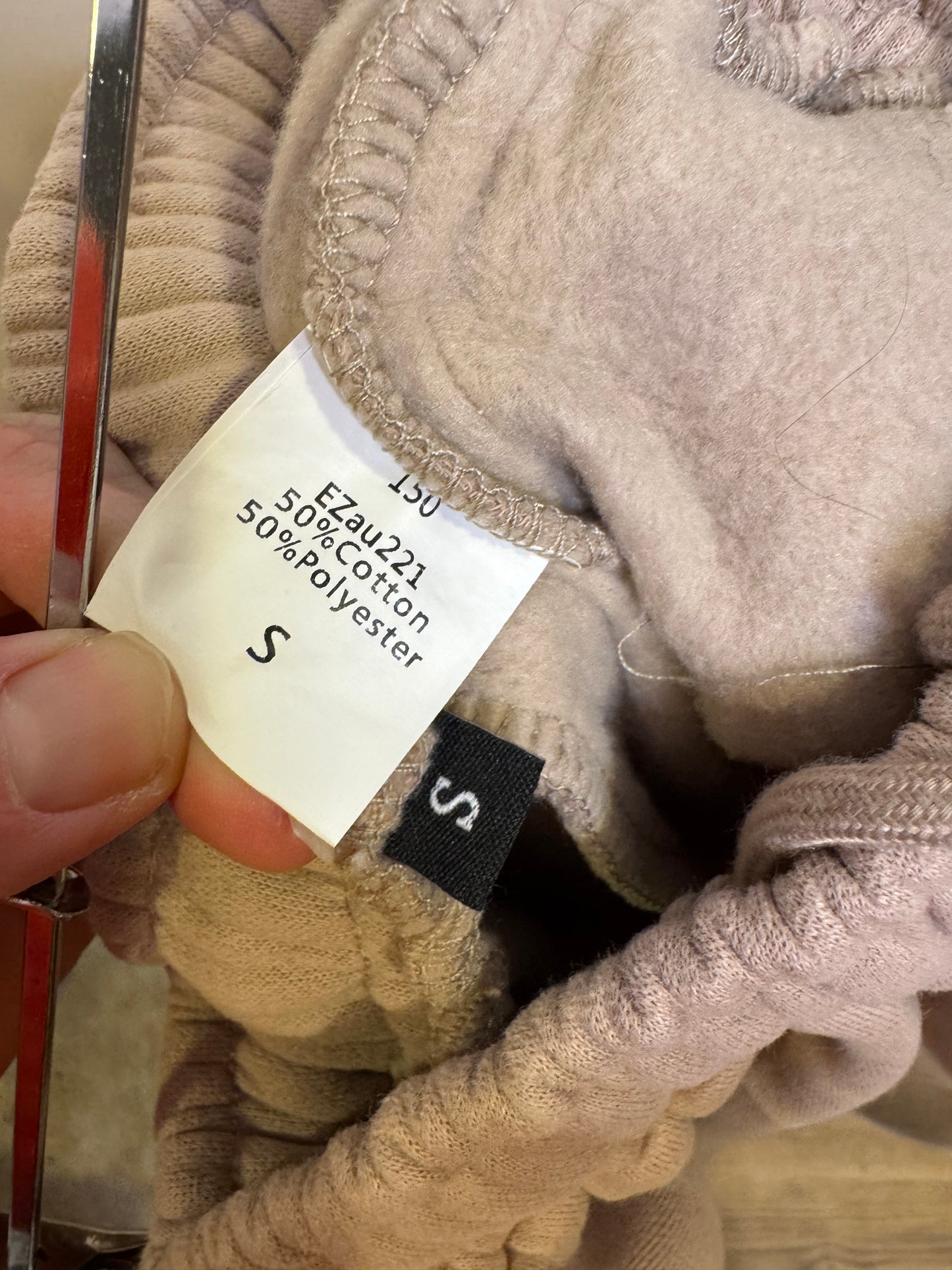 cream thick sweatpants - small