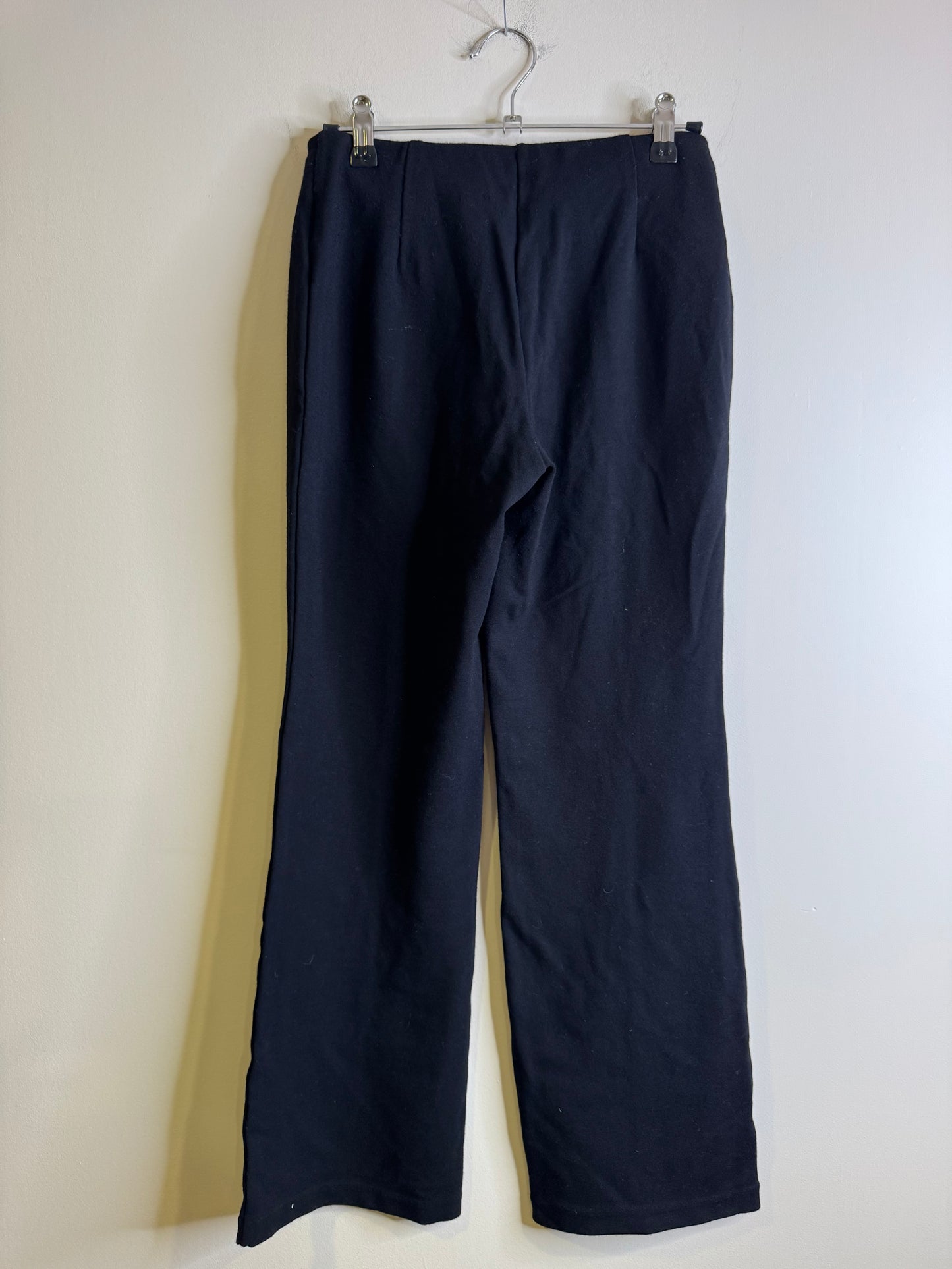 Tahari - small