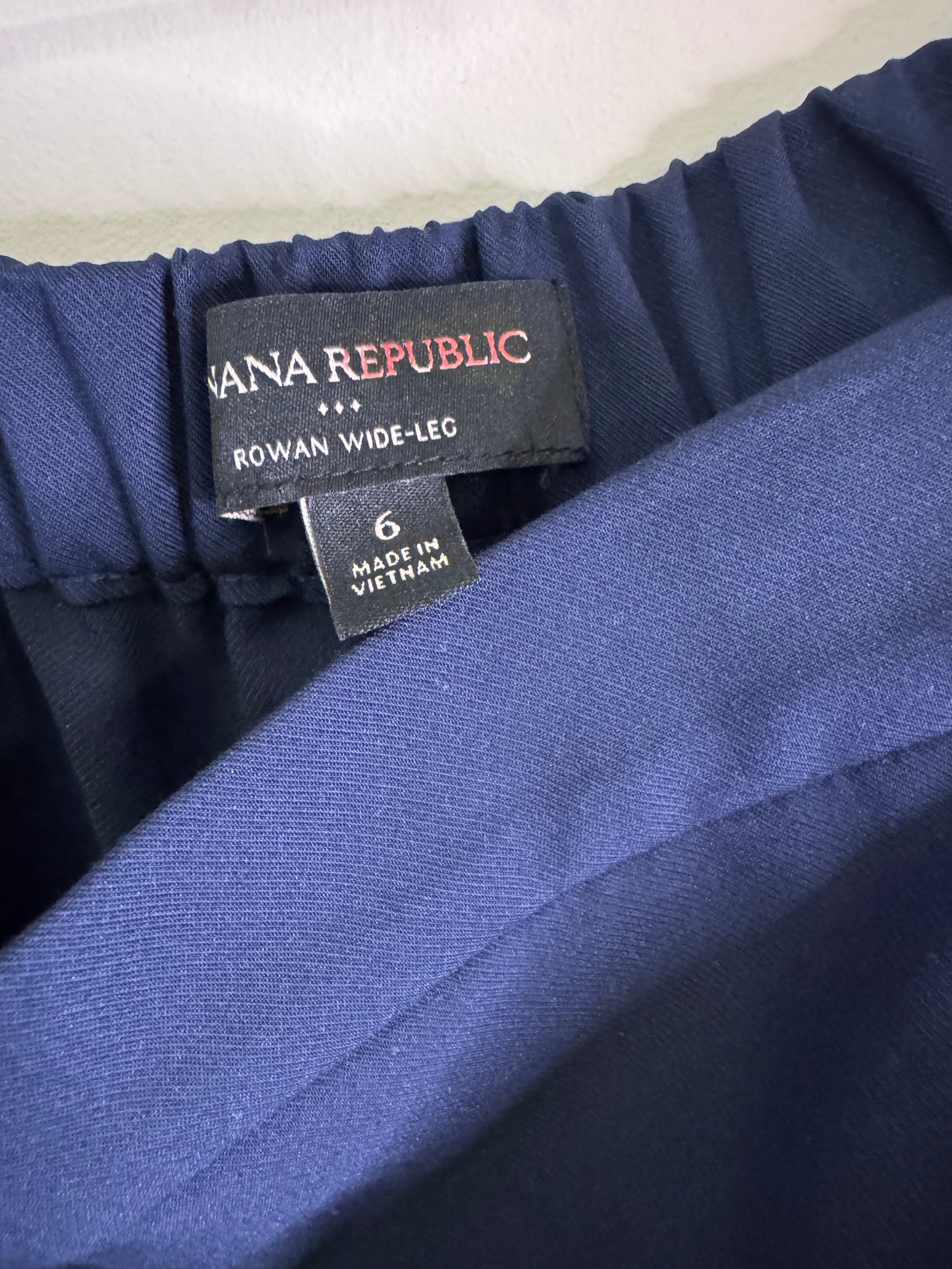 Banana Republic navy pant - size 6