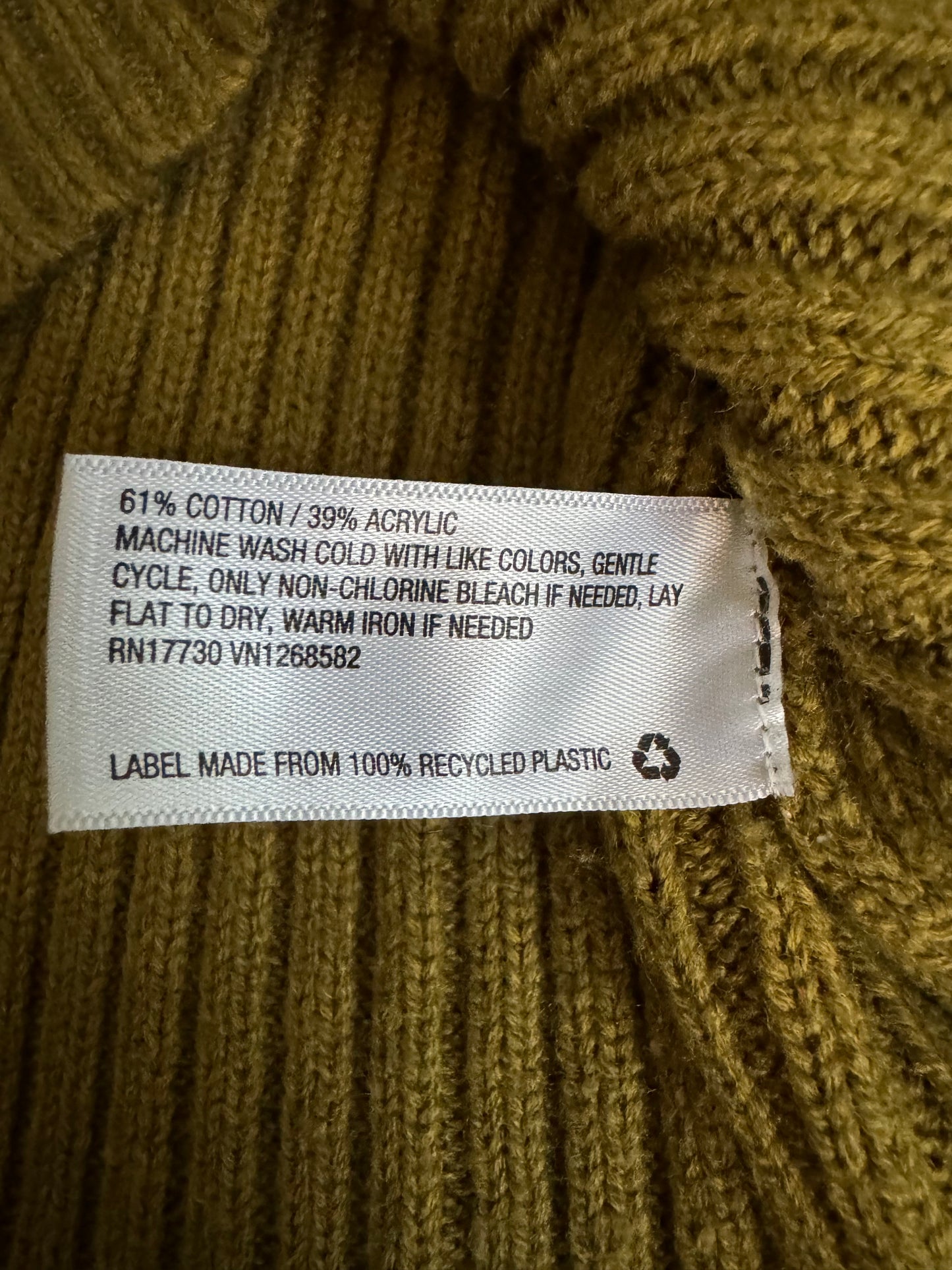 avocado green sweater - XS