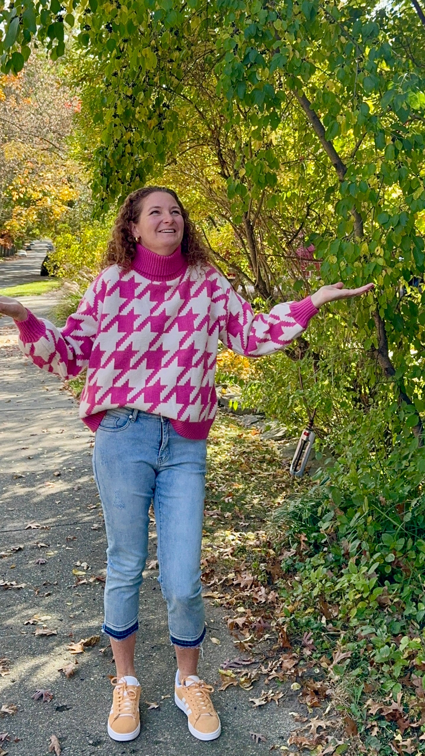 pink houndstooth sweater - M/L