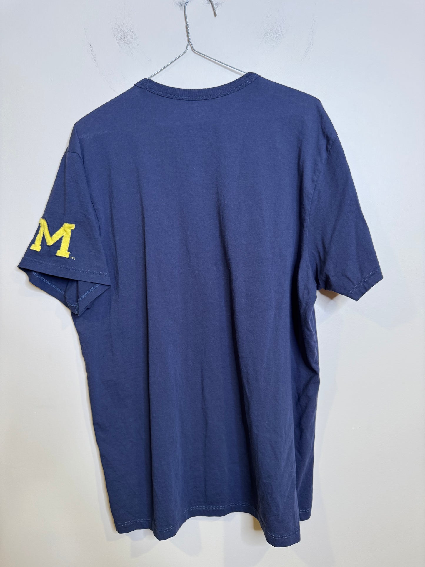 U of M tshirt - large