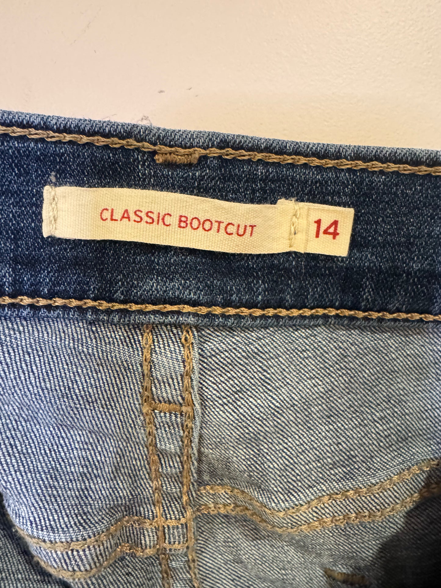 Levi’s Classic Bootcut - size 14