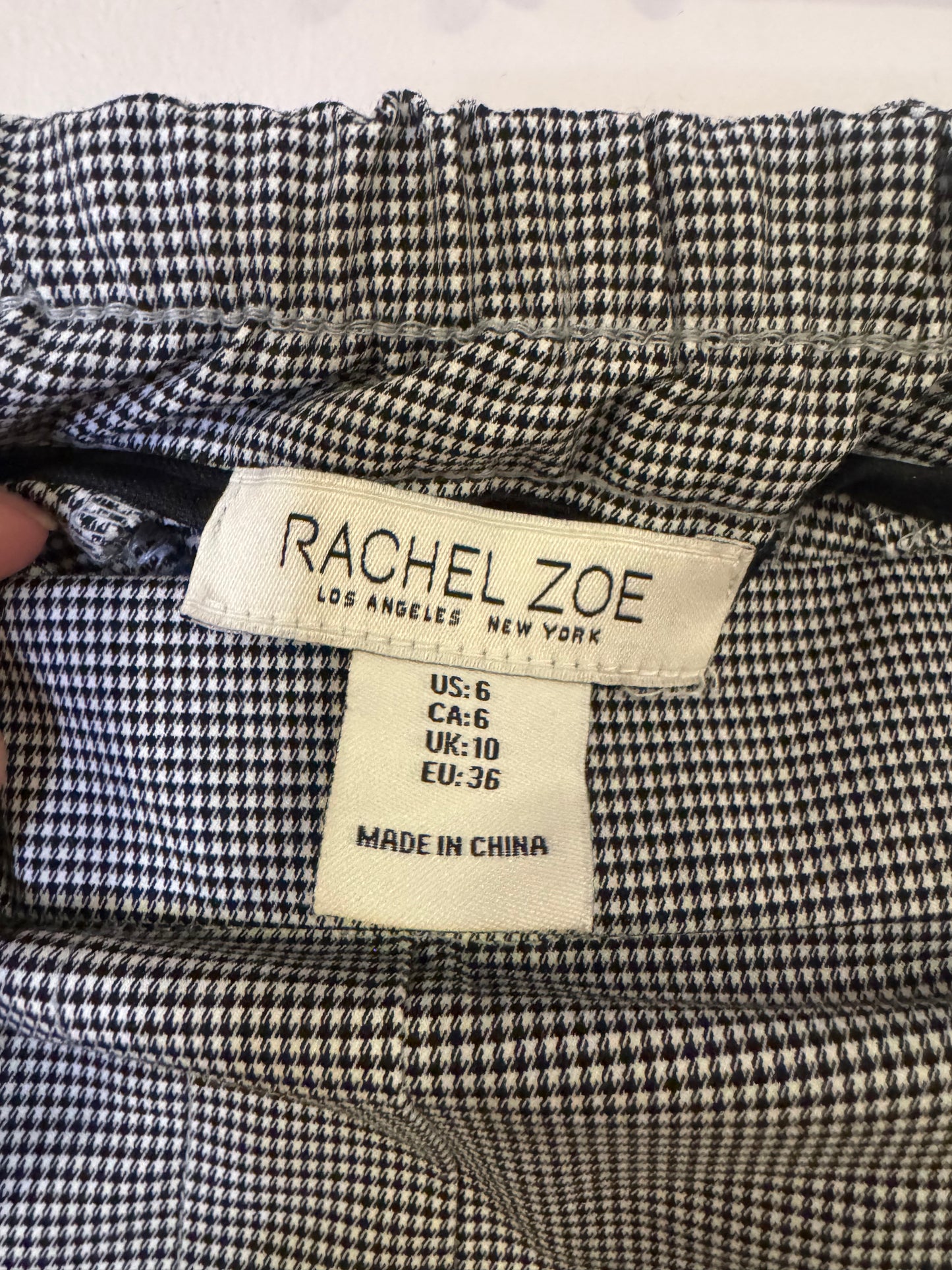 small check pull on pant - size 6