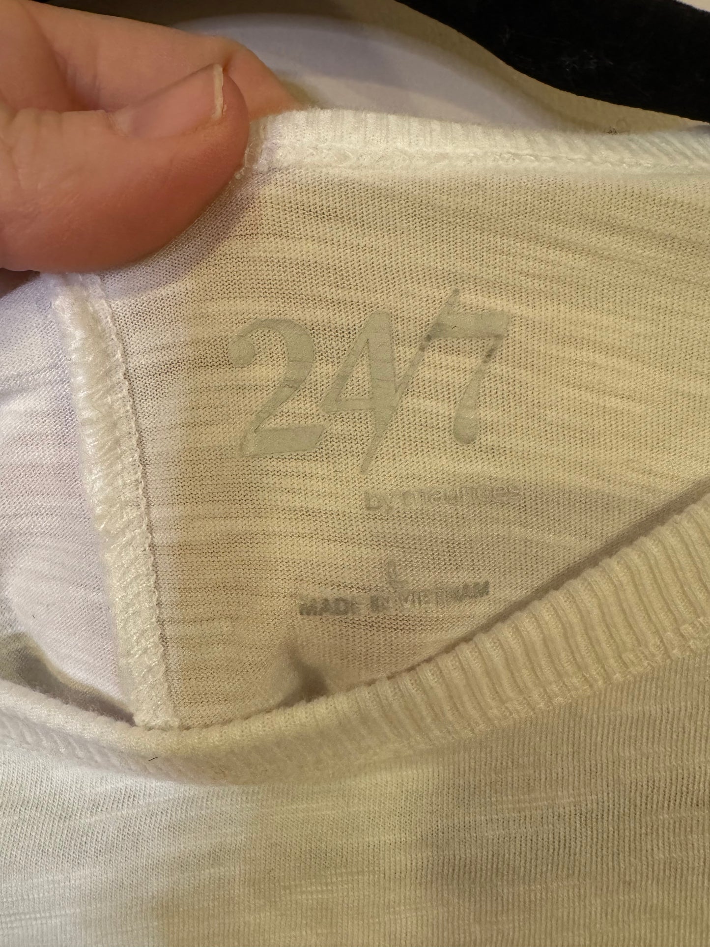 white tshirt - large