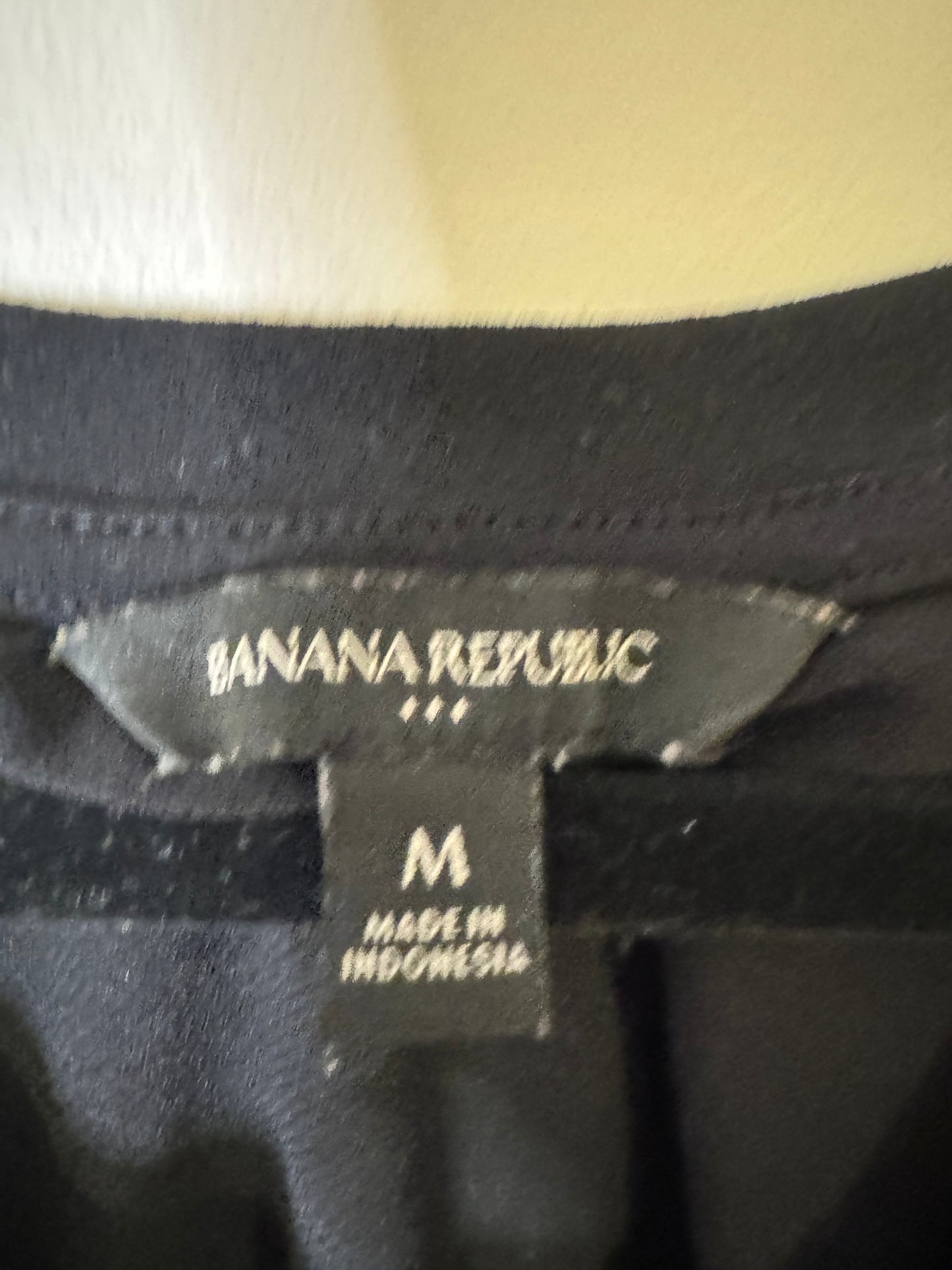 Banana Republic black cap sleeve - medium