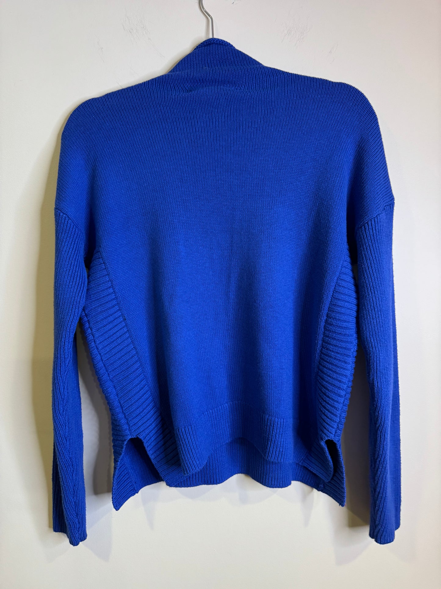 Tahari sweater - small