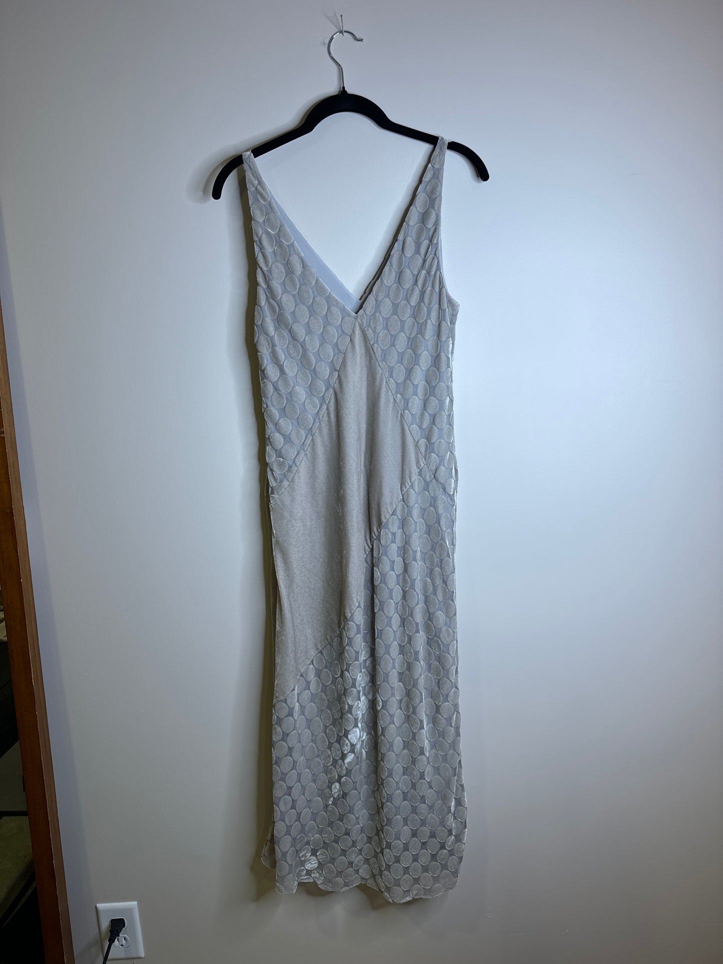 grey velvet dot midi dress - size 8