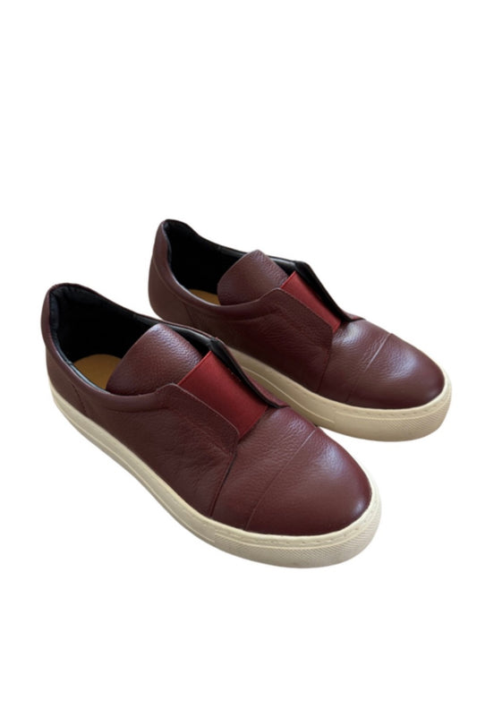 Atelje 100% leather sneaker 7.5 (runs big)