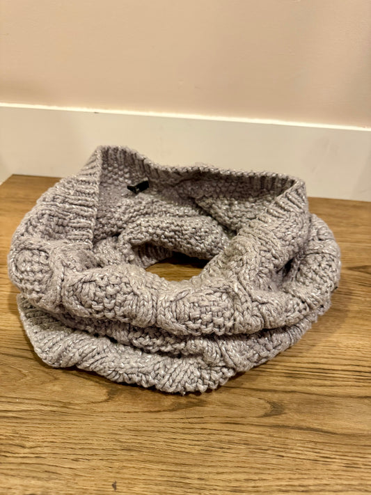 Ann Taylor grey cable knit scarf