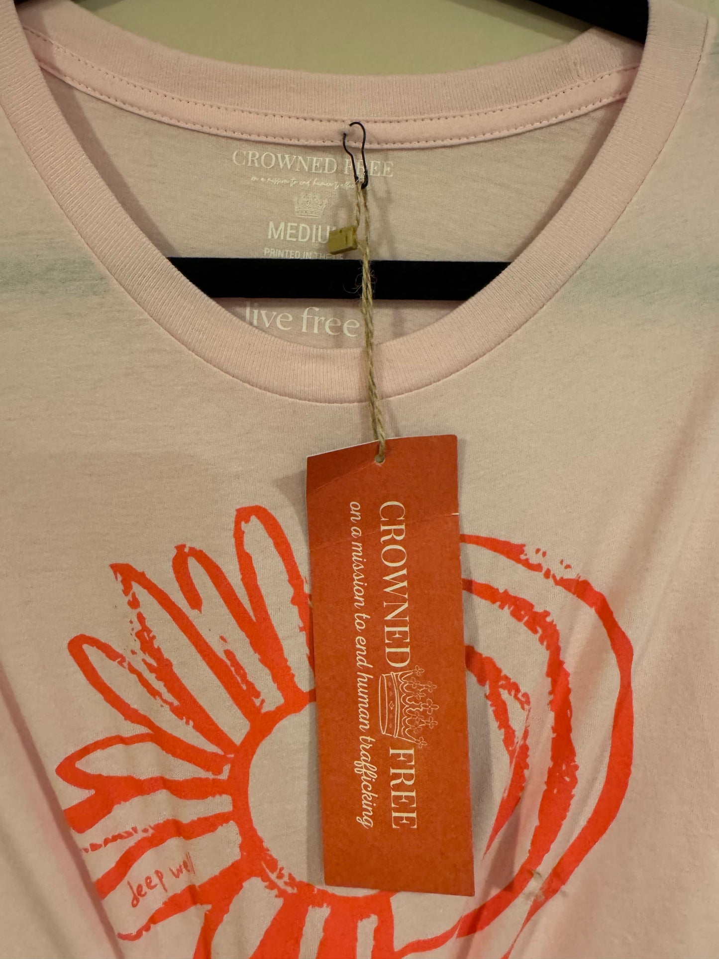 Crowned Free t-shirt NWT - medium