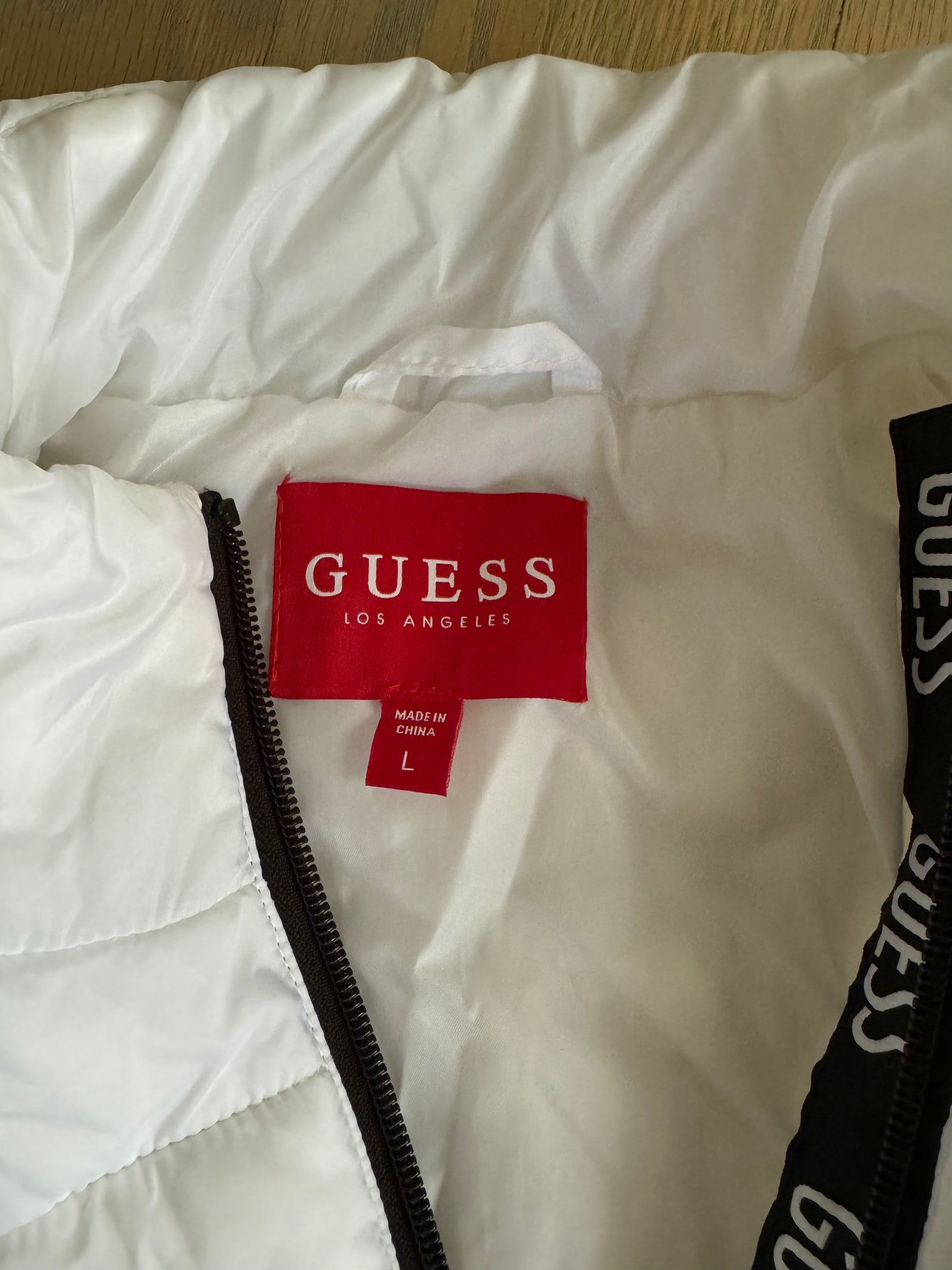 Guess white British Girl puffer - Large