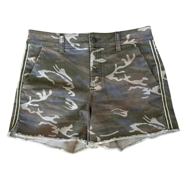 Level 99 camo shorts - size 26 NWOT